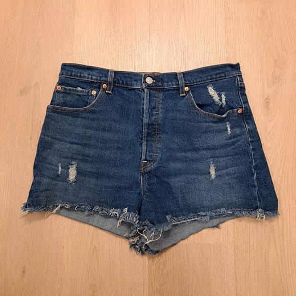 Levi's Medium Wash Distressed Raw Hem Stretchy Ribcage Denim Shorts Size 32 - Picture 2 of 10